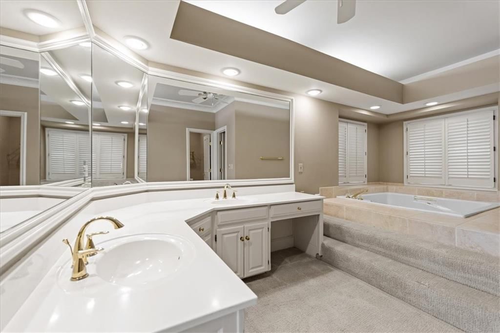 121 W WOODLANDS Drive — photo 18