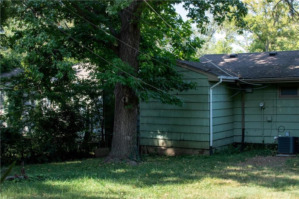 8217 Flora Avenue — photo 3
