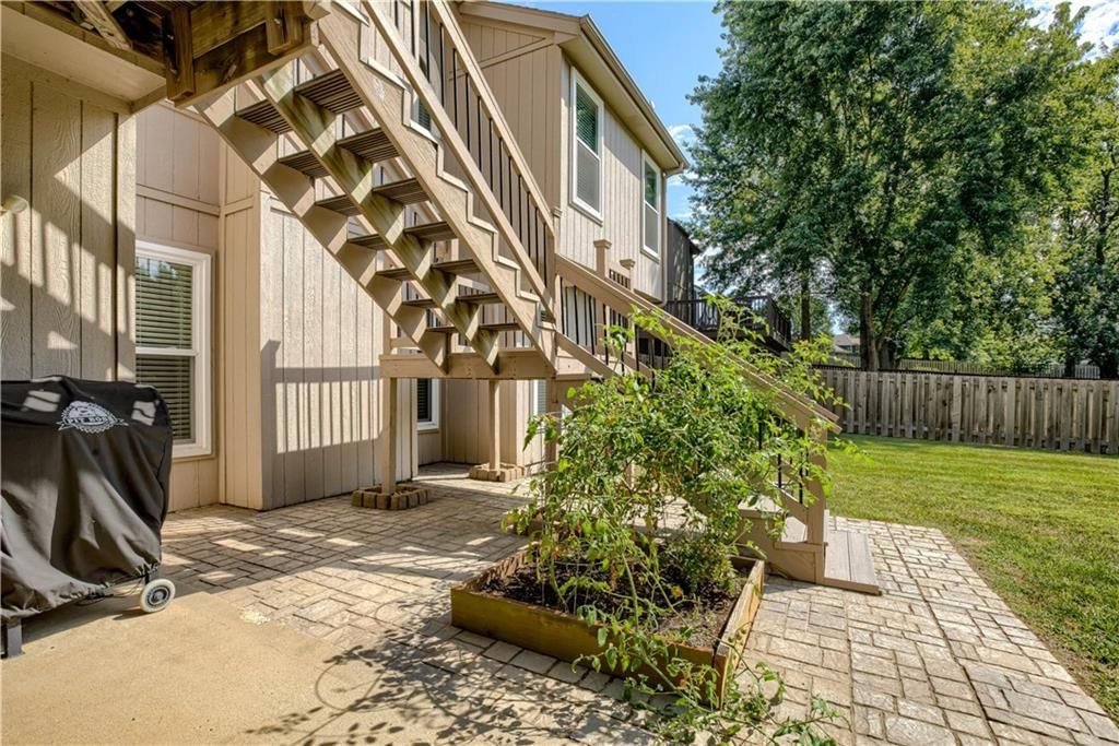 Photo 9 of 28 - 300 PORTER Drive