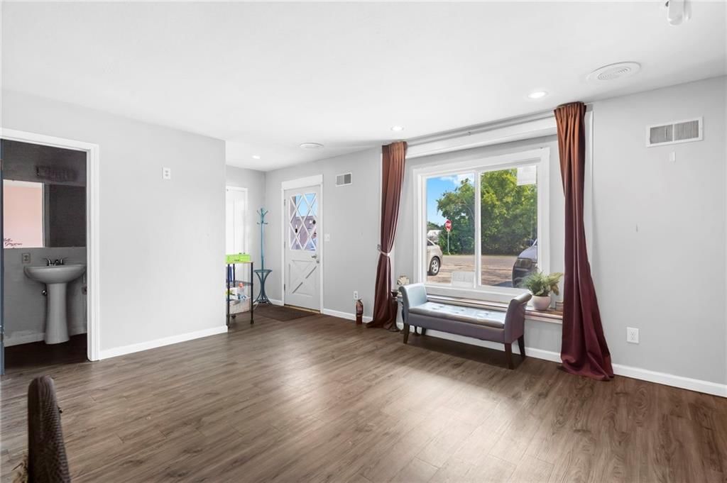 111 SW 12th Street — photo 10