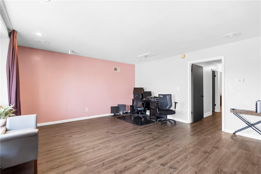 111 SW 12th Street — photo 11