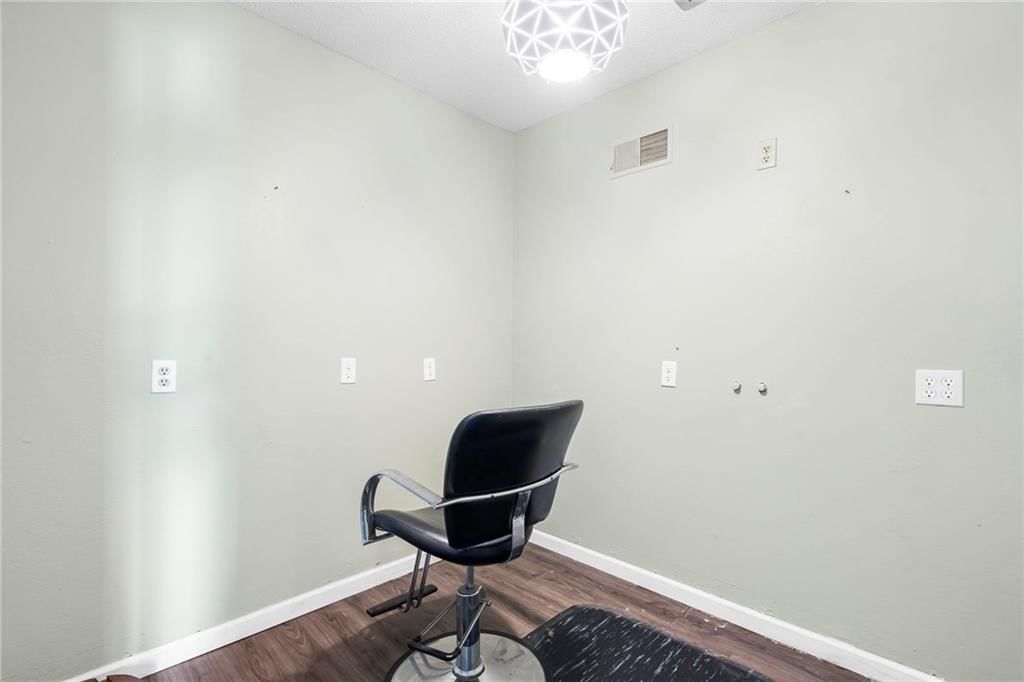 111 SW 12th Street — photo 14