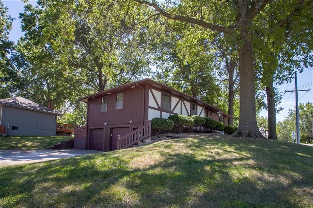 308 SW WOODS CHAPEL Road — photo 3