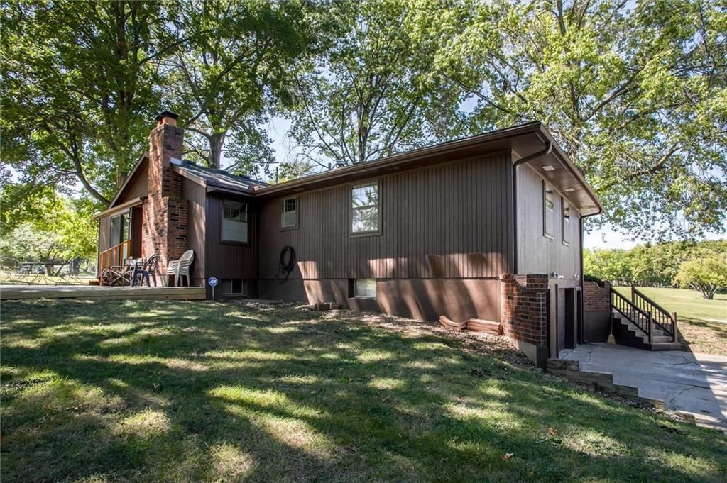 308 SW WOODS CHAPEL Road — photo 4