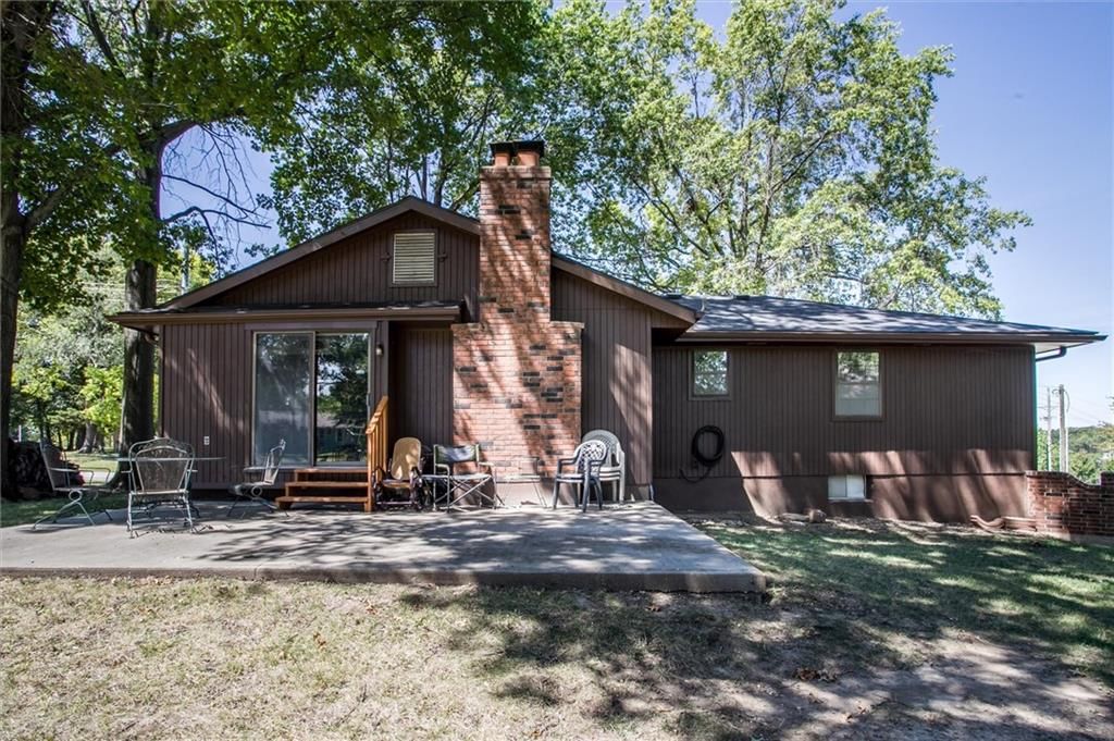308 SW WOODS CHAPEL Road — photo 5