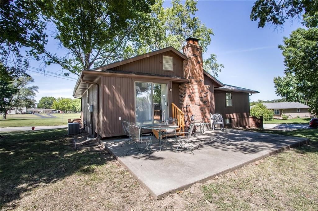 308 SW WOODS CHAPEL Road — photo 6
