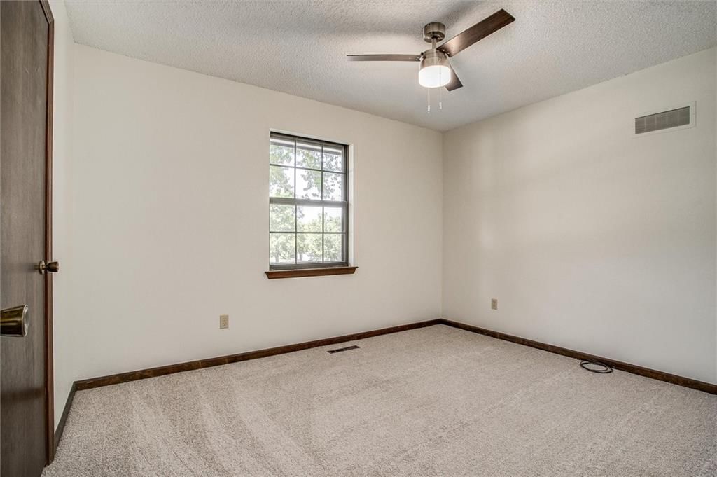 308 SW WOODS CHAPEL Road — photo 17