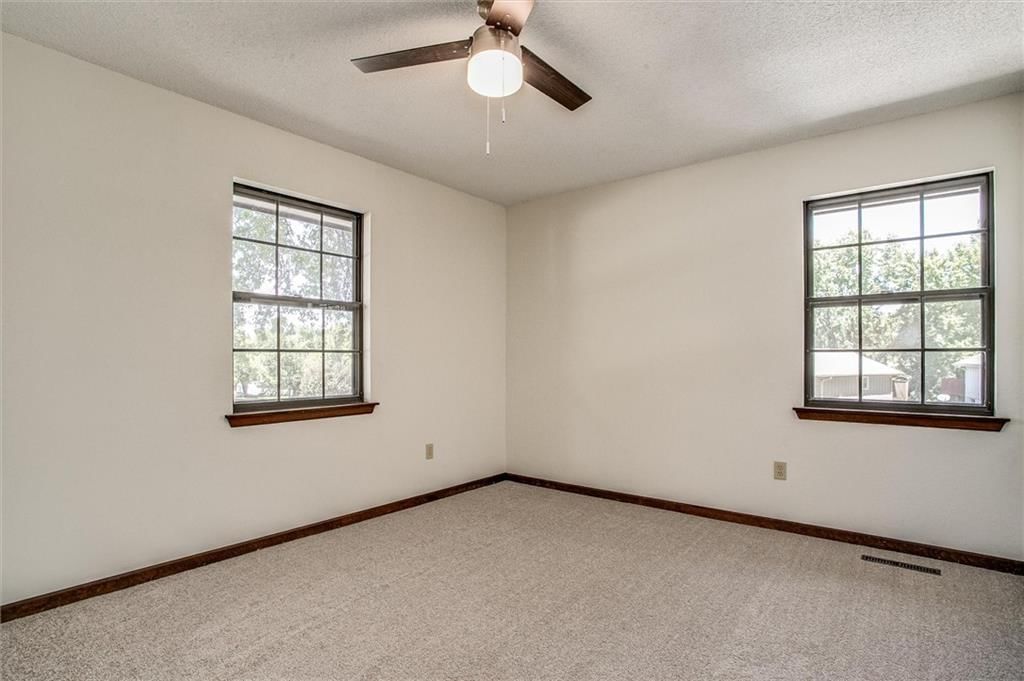 308 SW WOODS CHAPEL Road — photo 19