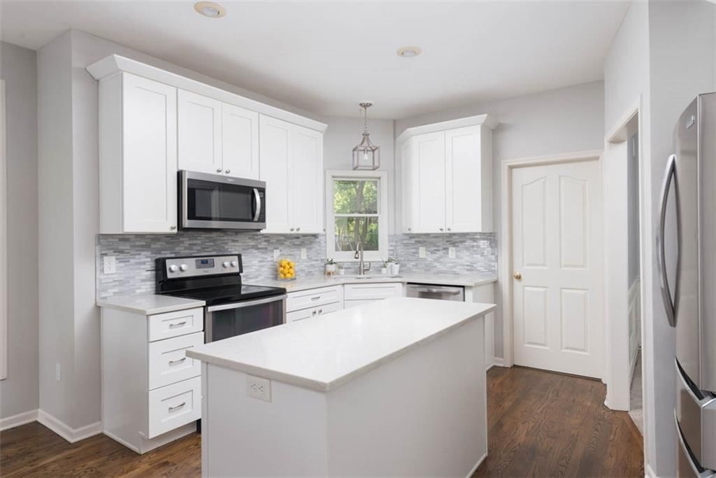 Photo 8 of 55 - 13221 Barton Street