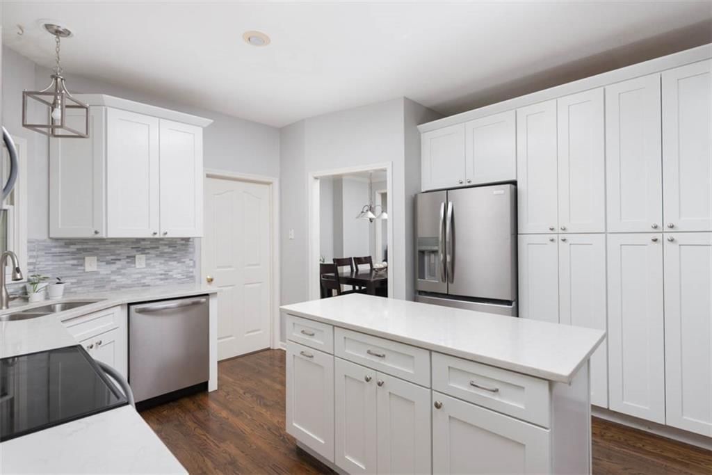 Photo 9 of 55 - 13221 Barton Street