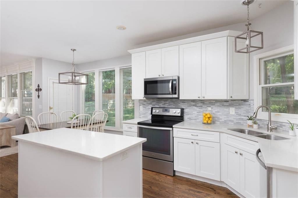 Photo 11 of 55 - 13221 Barton Street