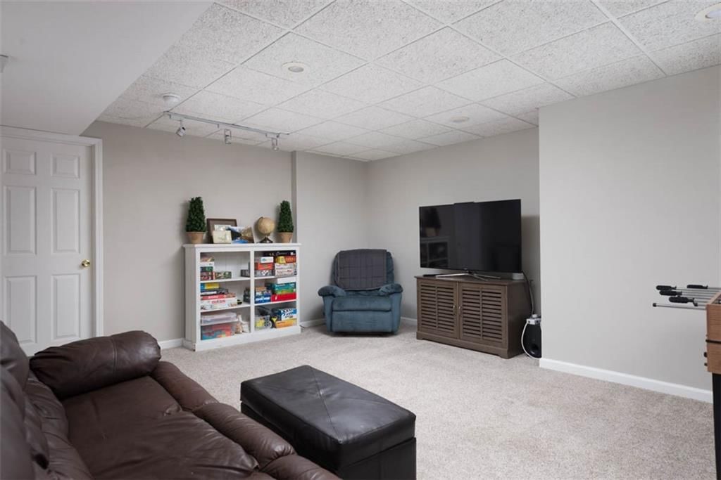 Photo 40 of 55 - 13221 Barton Street