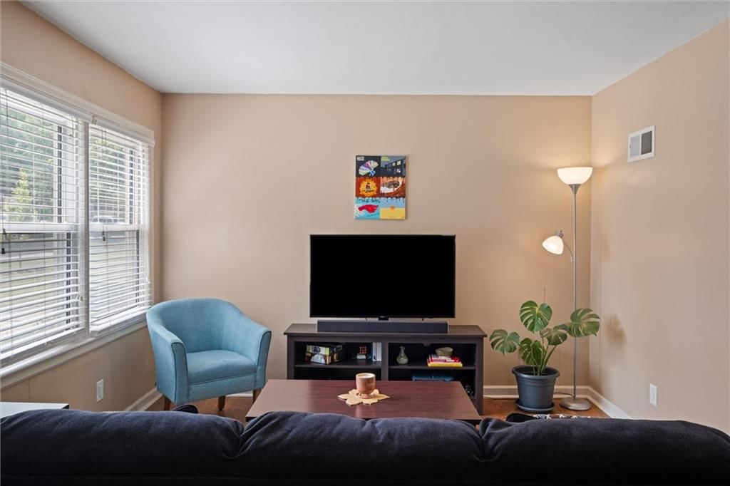 Photo 6 of 28 - 604 W 88th Street