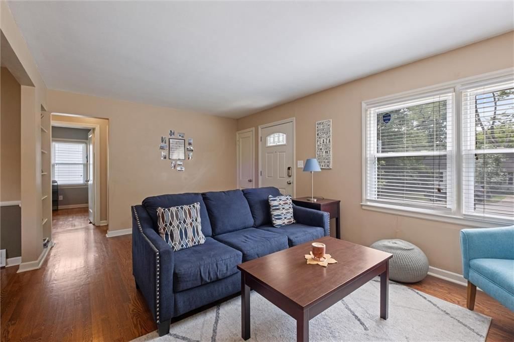 Photo 7 of 28 - 604 W 88th Street