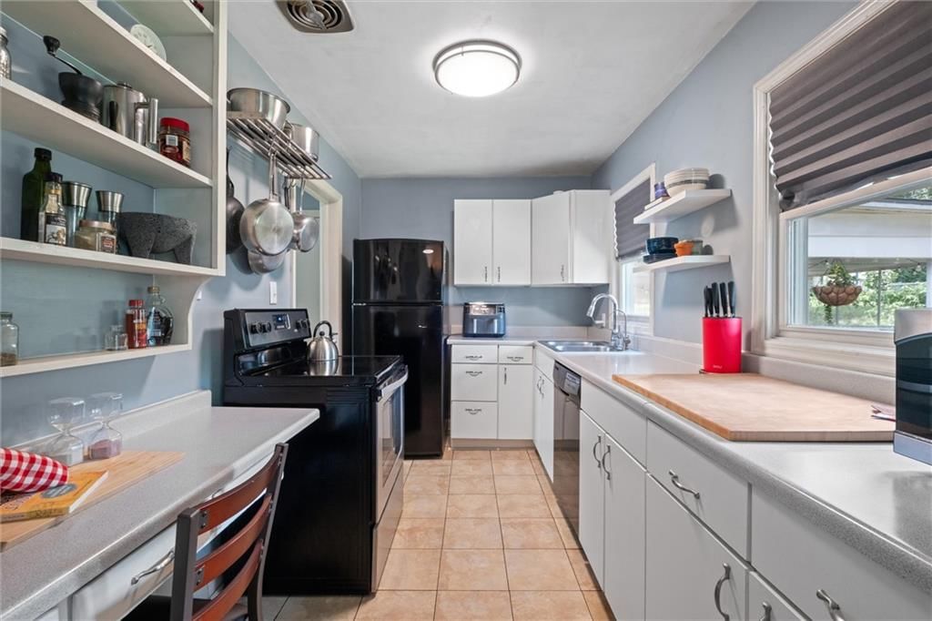 Photo 9 of 28 - 604 W 88th Street