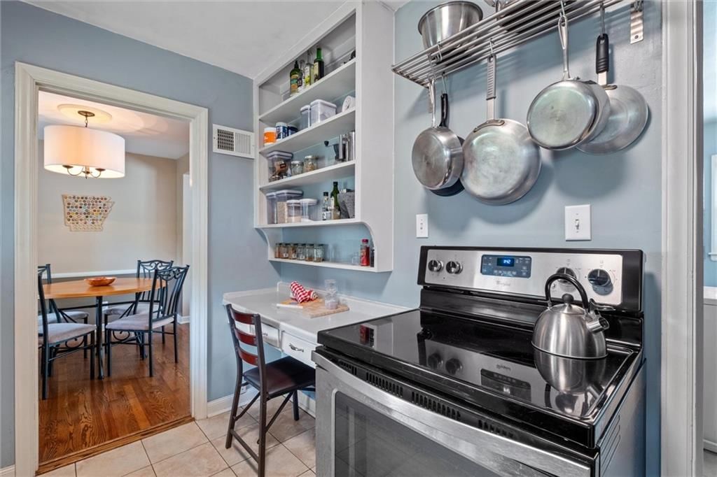 Photo 11 of 28 - 604 W 88th Street