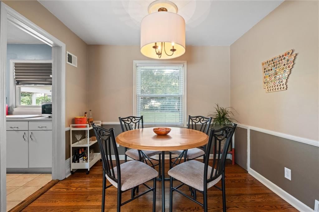 Photo 12 of 28 - 604 W 88th Street