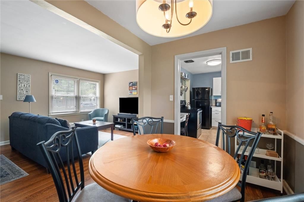 Photo 14 of 28 - 604 W 88th Street