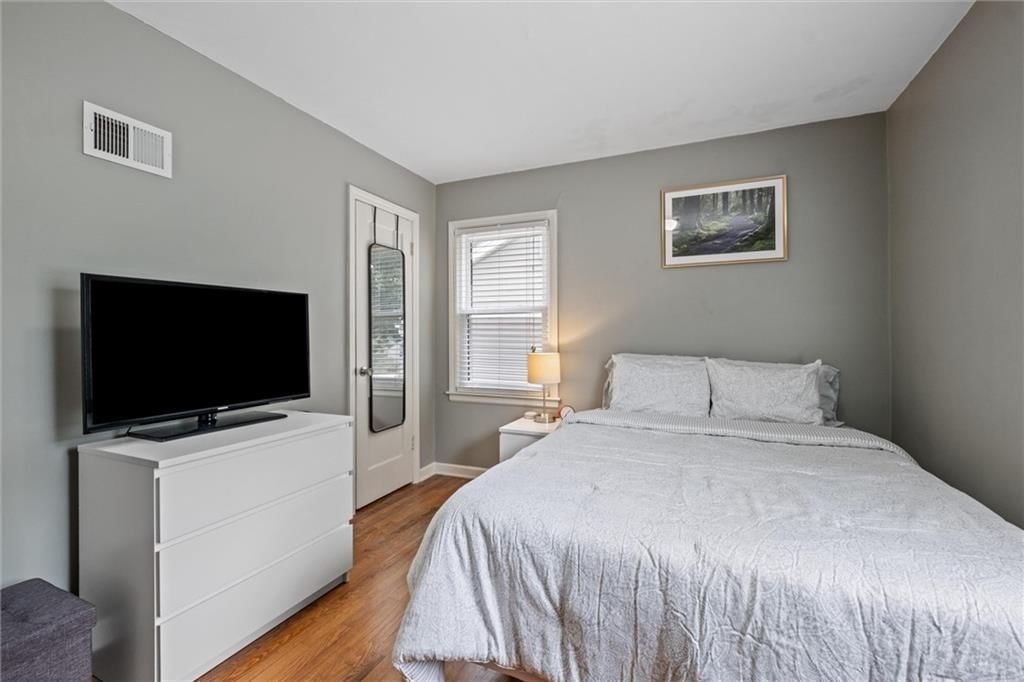 Photo 16 of 28 - 604 W 88th Street