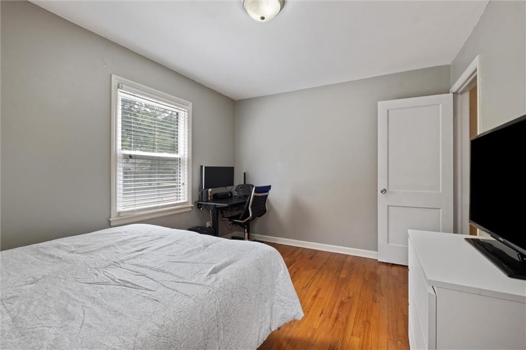 Photo 17 of 28 - 604 W 88th Street