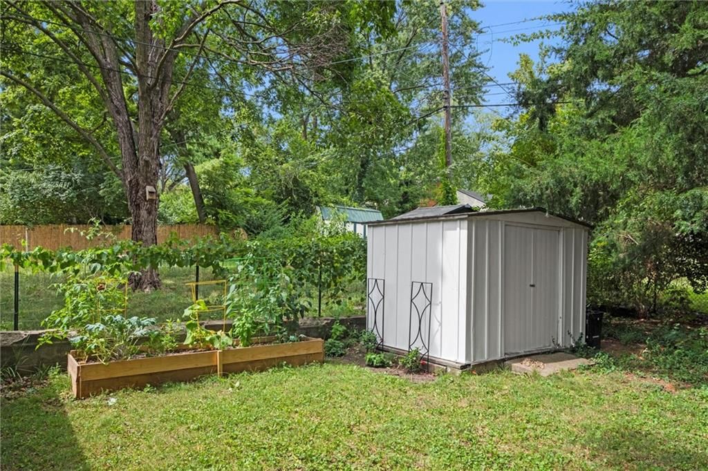 Photo 26 of 28 - 604 W 88th Street
