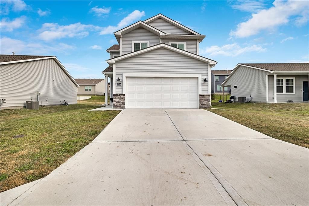 27104 E Cedar Grove Drive, Lee's Summit, MO