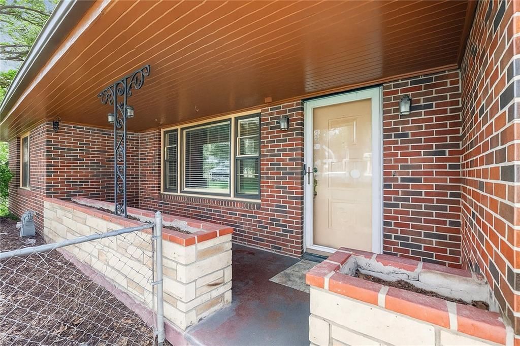 Photo 5 of 30 - 6327 YECKER Avenue