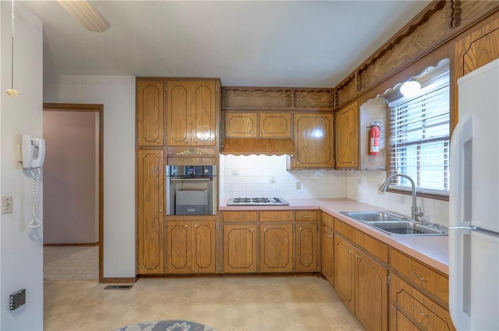 Photo 10 of 26 - 8313 Maywood Avenue