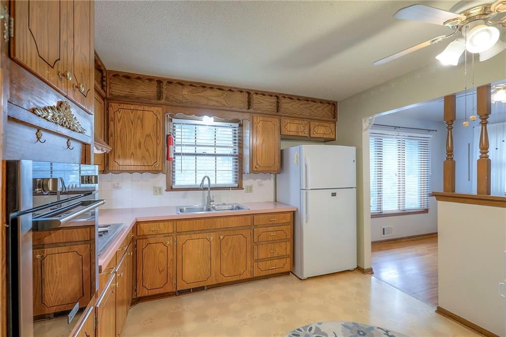 Photo 11 of 26 - 8313 Maywood Avenue