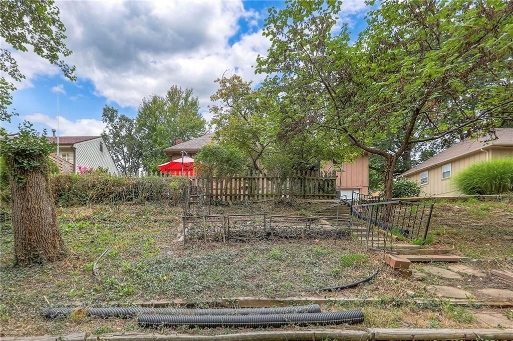 Photo 22 of 26 - 8313 Maywood Avenue