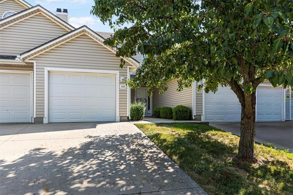 1313 SE Broadway Circle — photo 2