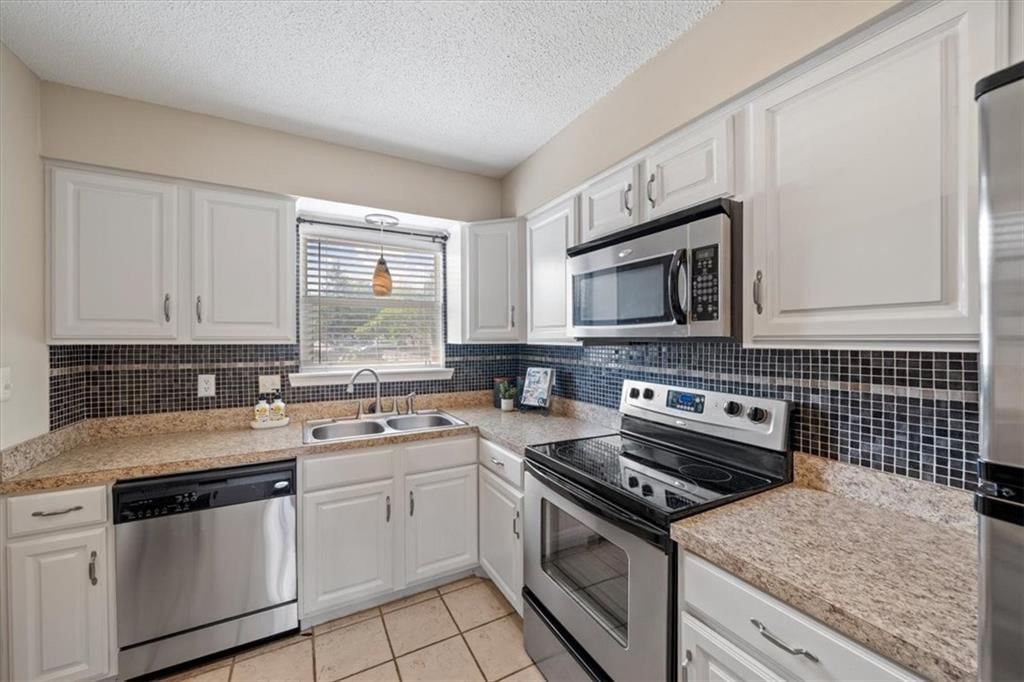 Photo 7 of 19 - 8638 W 85th Street