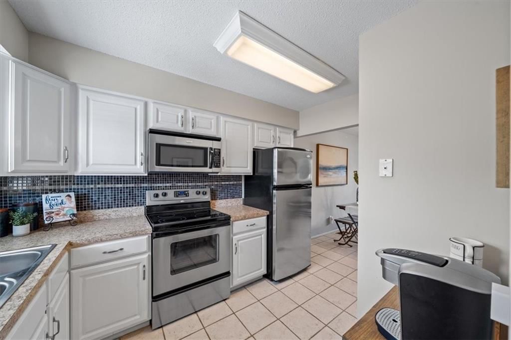 Photo 9 of 19 - 8638 W 85th Street