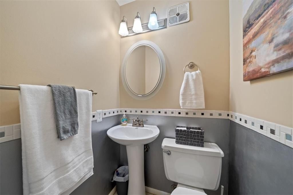 Photo 12 of 19 - 8638 W 85th Street