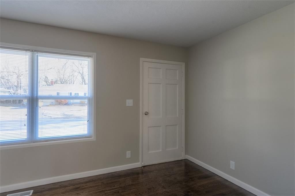 9414 Lewis Avenue — photo 3