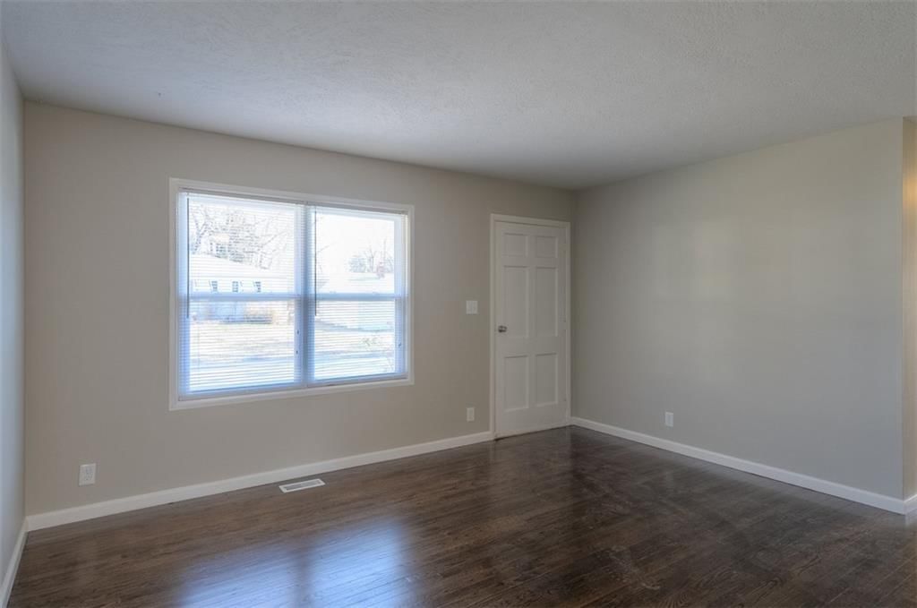 9414 Lewis Avenue — photo 4