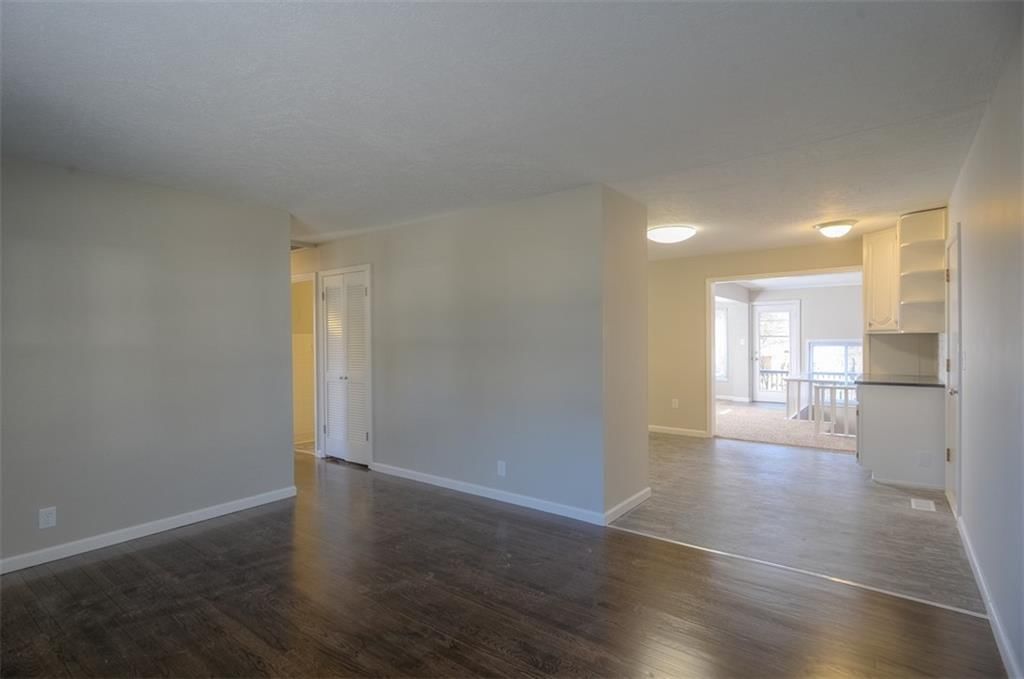9414 Lewis Avenue — photo 5