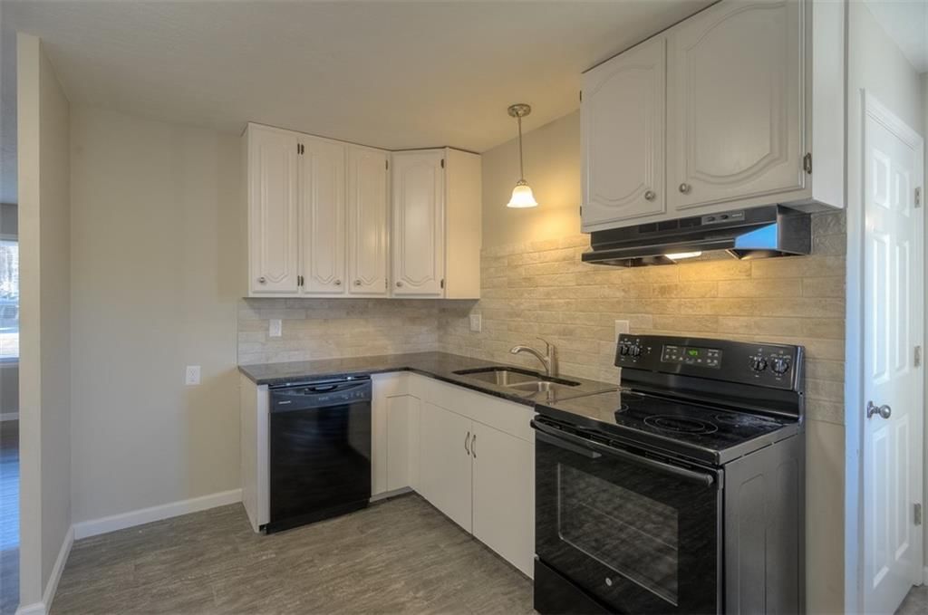 9414 Lewis Avenue — photo 10