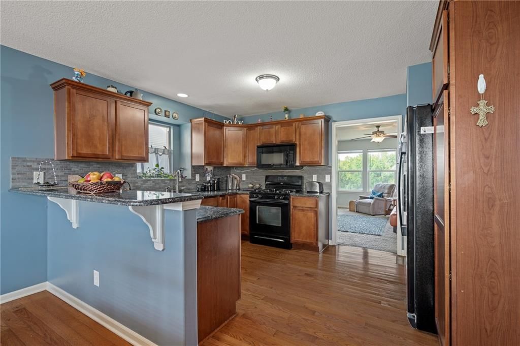 Photo 14 of 46 - 7504 E 143rd Street