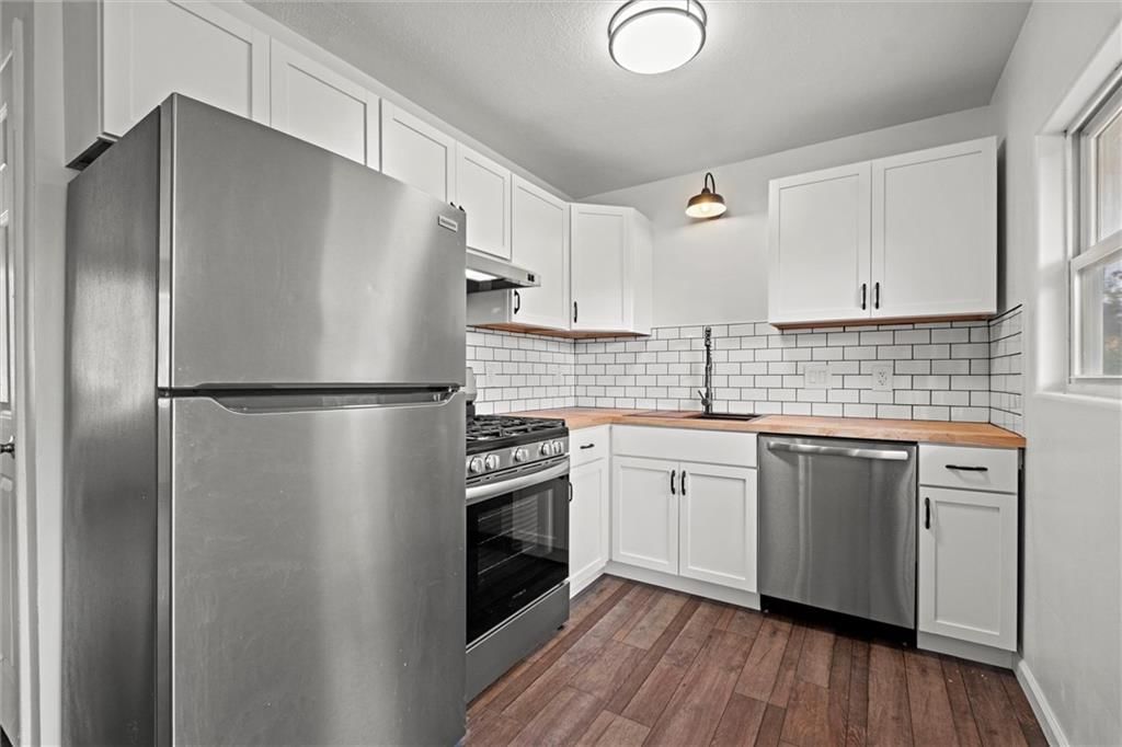 Photo 9 of 30 - 14808 BELLAIRE Avenue