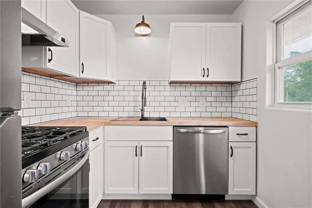 Photo 10 of 30 - 14808 BELLAIRE Avenue