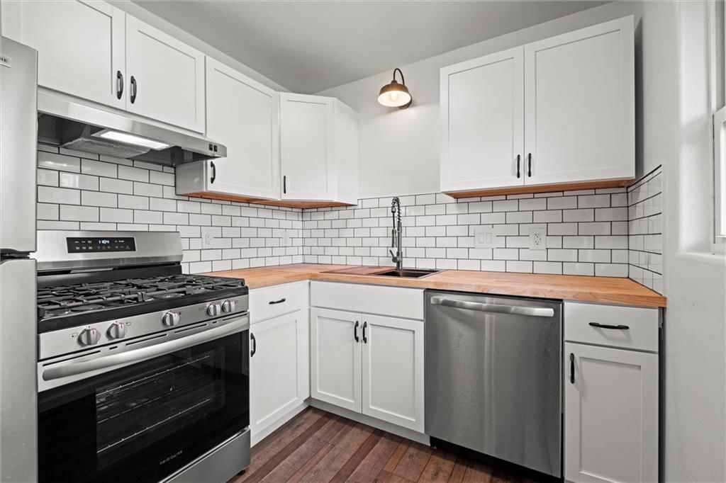 Photo 11 of 30 - 14808 BELLAIRE Avenue