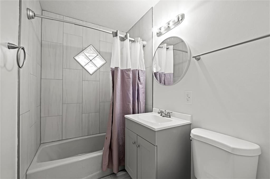 Photo 16 of 30 - 14808 BELLAIRE Avenue