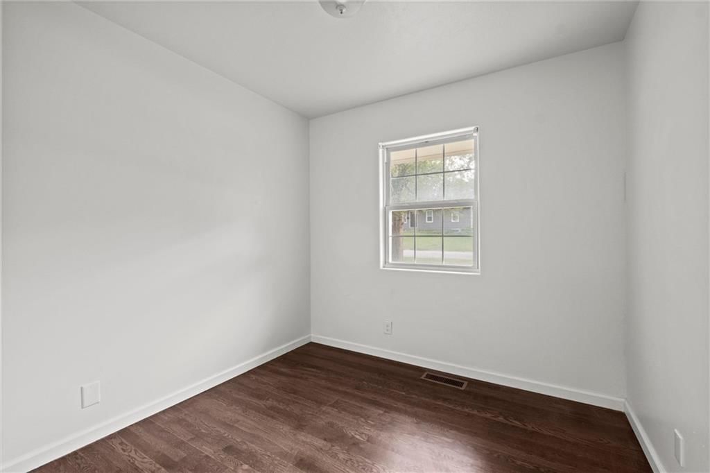 Photo 17 of 30 - 14808 BELLAIRE Avenue