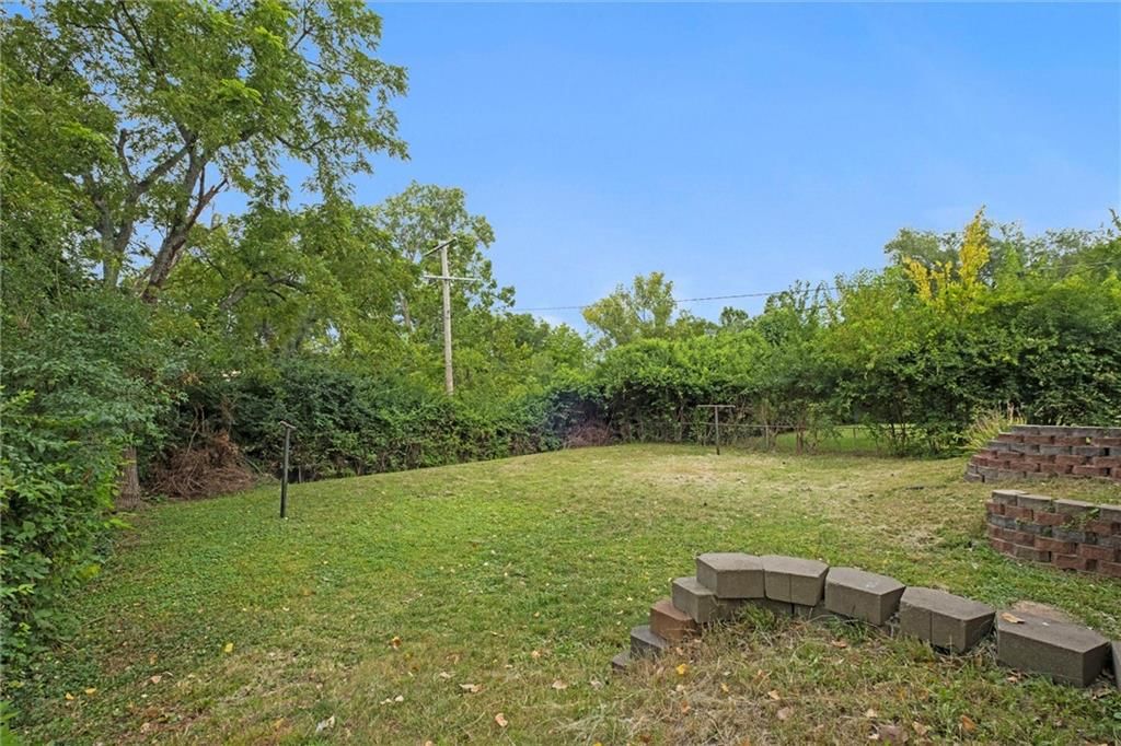 Photo 27 of 30 - 14808 BELLAIRE Avenue