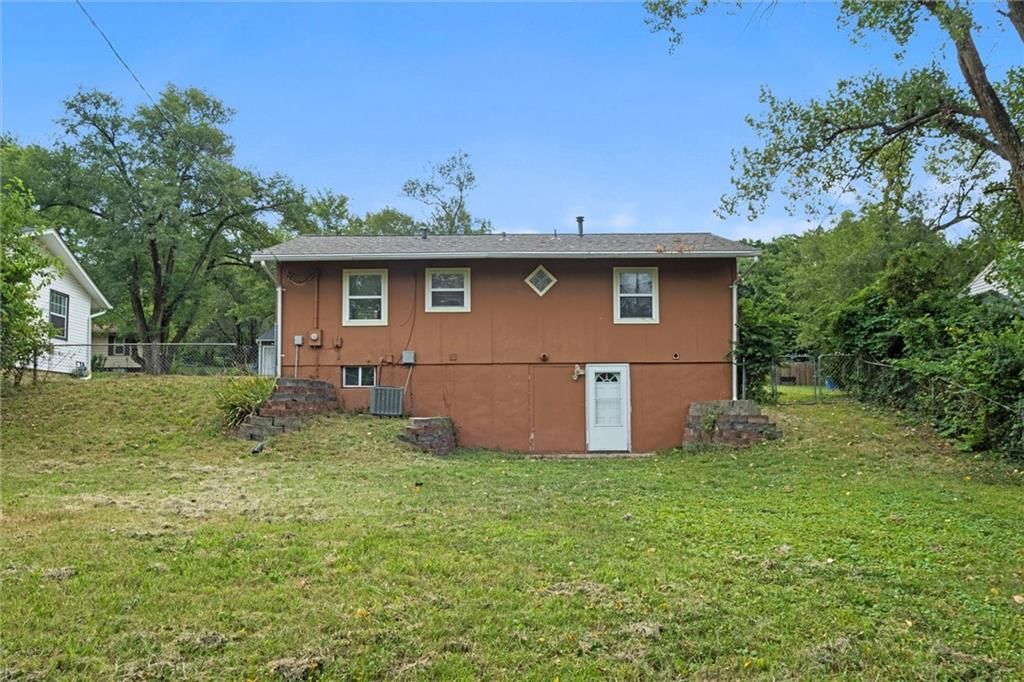 Photo 29 of 30 - 14808 BELLAIRE Avenue