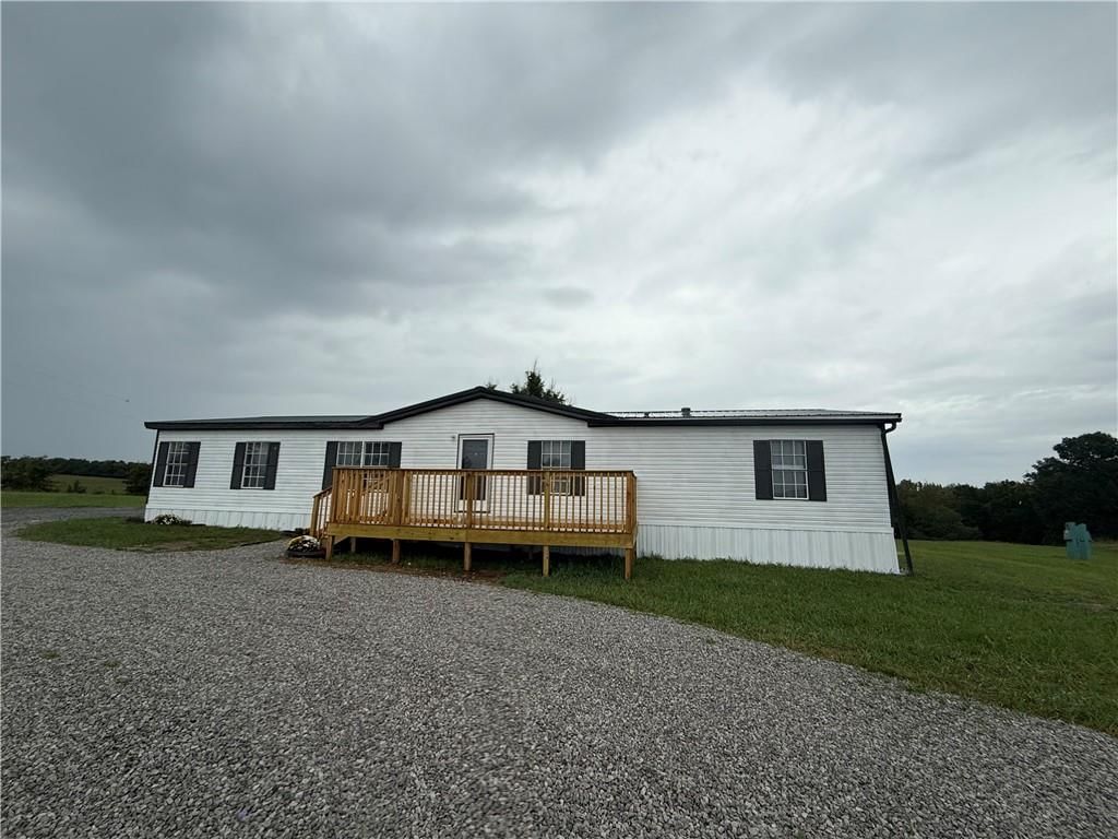 16007 Oval Avenue — photo 2