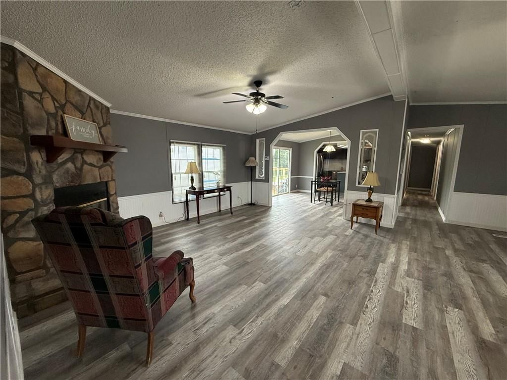 16007 Oval Avenue — photo 5