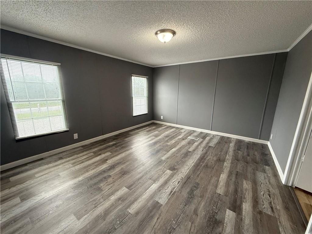 16007 Oval Avenue — photo 11
