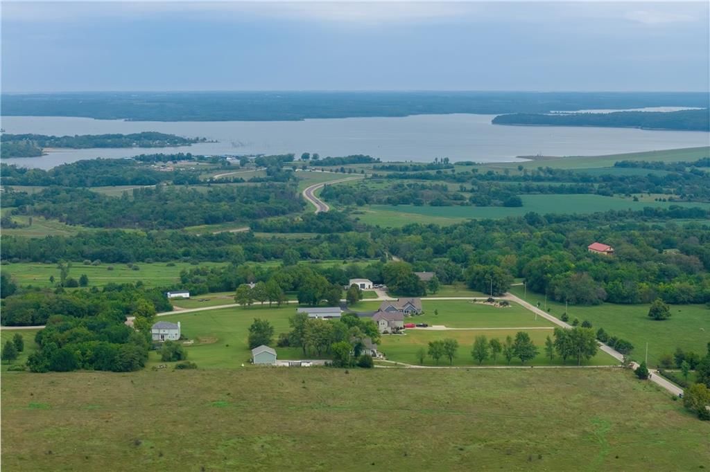 Photo 9 of 42 - 27500 Lookout Road